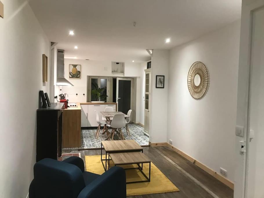 Appartement Cosy A Deux Pas De La Gare 拉瓦勒 外观 照片